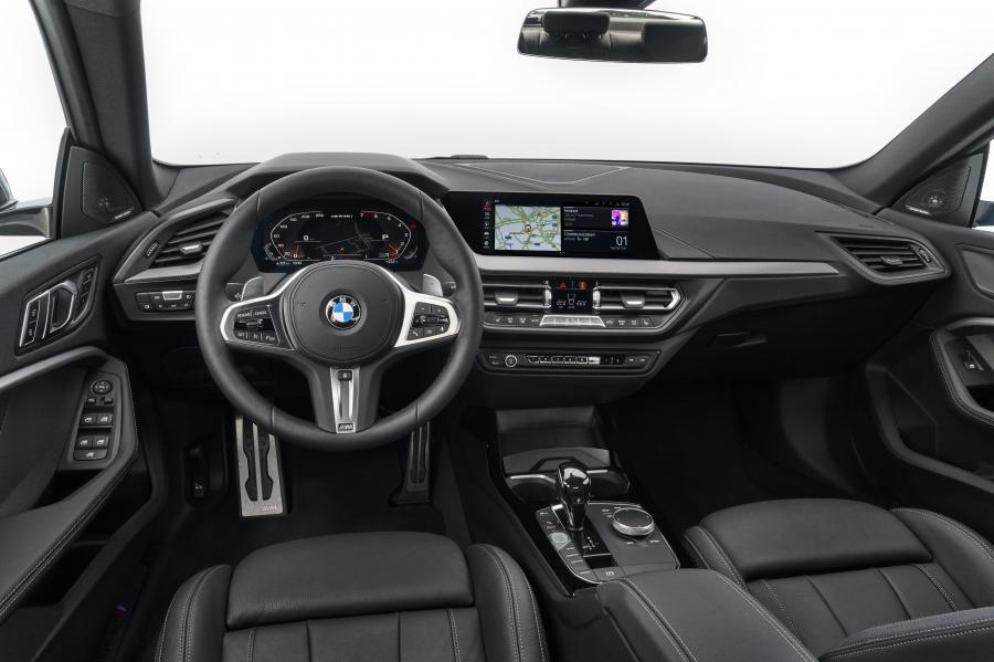 Торпедо BMW M235i xDrive Gran Coupe (F44) 2020 года  (WW) (фото 28 из 96)